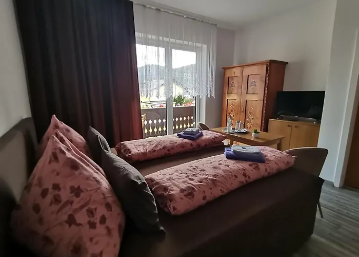 Bed & Breakfast Haus Bergblick Am Gruenen 3*